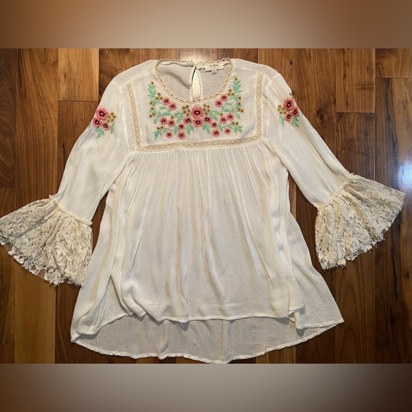 Umgee Tunic Blouse Embroidered Bohemian W/ Lace Bell Sleeve Keyhole Close Size M - Picture 1 of 6